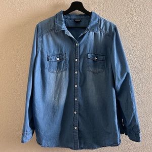 Torrid Taylor Medium Wash Denim Button-Down Shirt Size 1